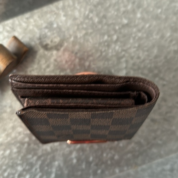 LV Damier Wallet - Picture 4 of 15